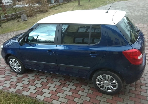 Skoda Fabia cena 21900 przebieg: 43500, rok produkcji 2011 z Konin małe 232